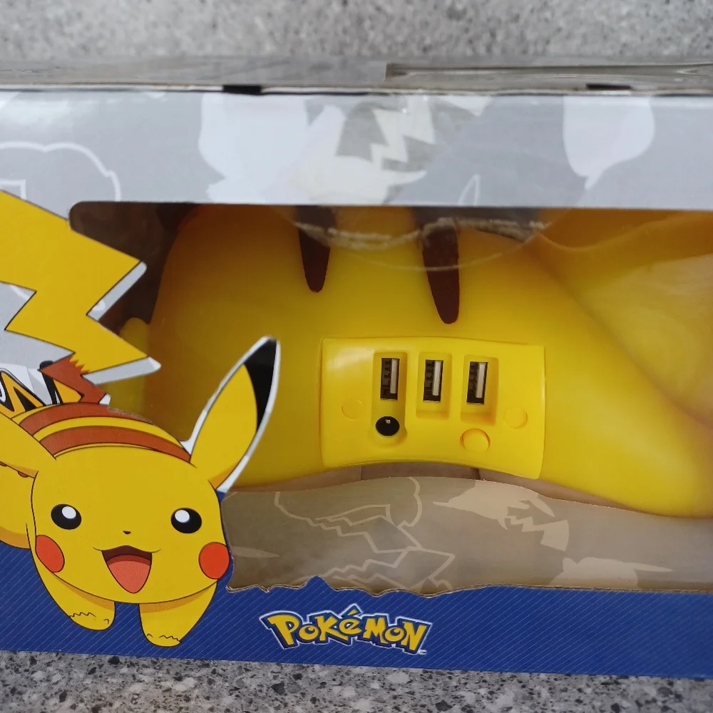 Pokémon Pikachu Wireless Induction and USB Charging Phone Charger Station